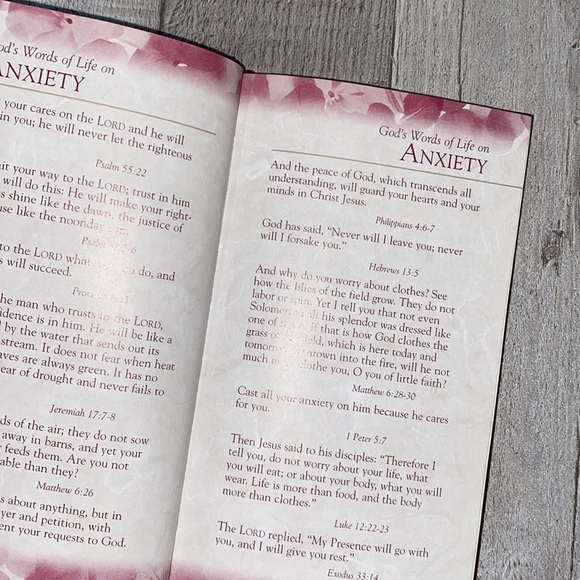 Gods words of life women’s NIV devotional Bible book FREE WITH PURCHASE - Picture 4 of 7
